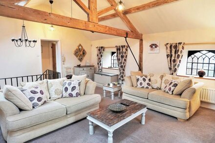 THE COACH HOUSE, pet friendly, with a garden in Wirksworth