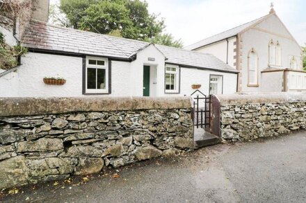 TY COED, pet friendly, character holiday cottage in Llanberis