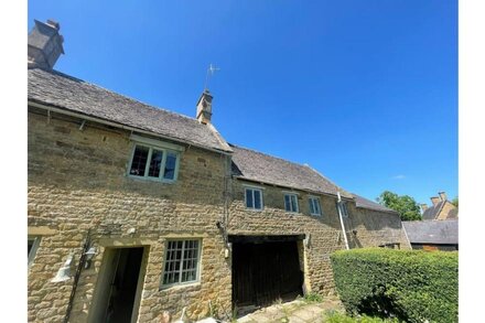 Stable Cottage - annexe of a manor farmhouse