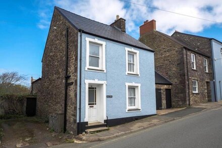 Spacious cottage in the heart of St Davids overlooking cathedral  with parking .