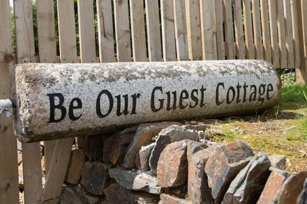 BE OUR GUEST COTTAGE, pet friendly, country holiday cottage in Truro