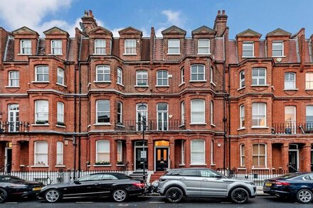 Lovely 2 bedrooms flat in the heart of Chelsea {BC1}