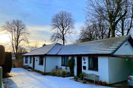 Hidden Gem Award Winner 2018, Cottage in Alnmouth garden, bike shed, & parking