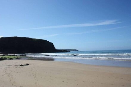 Cosy & Quirky Cottage nr Kynance cove