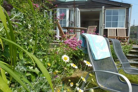 Cosy Chalet With Sea Views, By The Beach