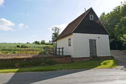 Charming 1 bedroom Granary conversion in the heart of Suffolk