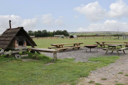 LIME KILN, pet friendly, with hot tub in Blagdon