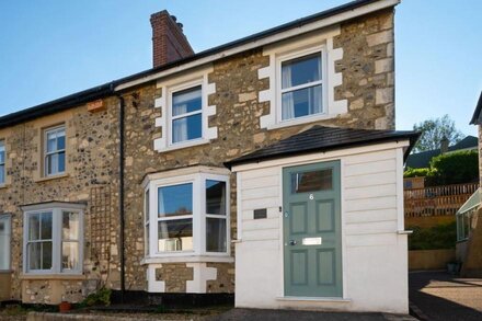 Victoria Cottage - Three Bedroom House, Sleeps 6