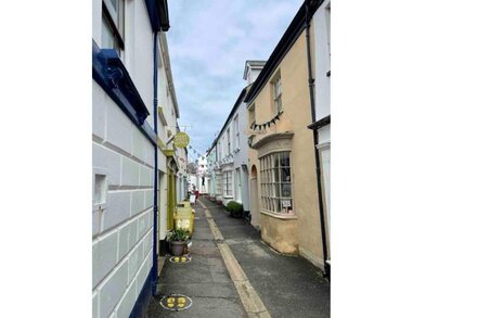 Escapehause - sleeps 9 in the heart of Appledore