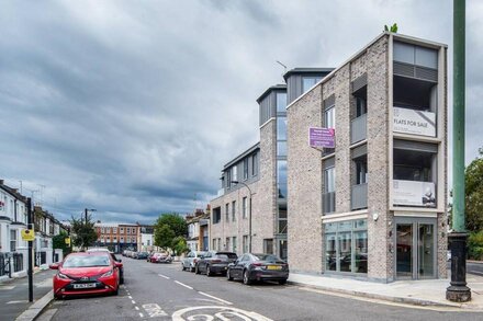 Pass the Keys | Stunning, Balcony Apt in Fulham