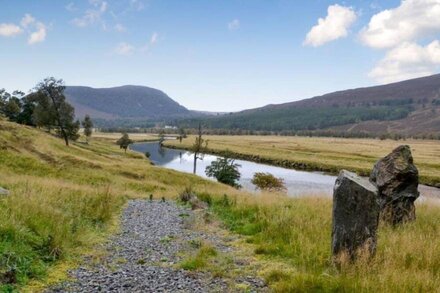 Four bedroom cottage with stunning views overlooking the River Dee