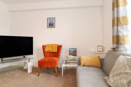 HOLLY COTTAGE, pet friendly in Keswick