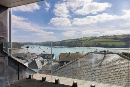 2 CHURCH HILL HOUSE, family friendly in Salcombe