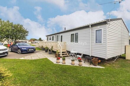 Luxury 6 berth lodge with decking at Manor Park in Hunstanton ref 23205K