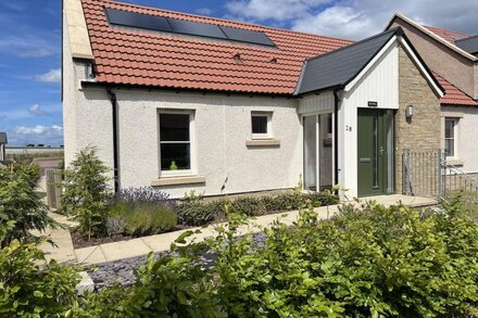 The Swallows, Kingsbarns -  a cottage that sleeps 5 guests  in 3 bedrooms