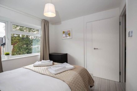 Bright & Beautiful Apt, Ealing Broadway, London!