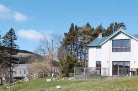 Attractive high spec house near Glenshee, great for outdoor activities, skiing and group bookings.