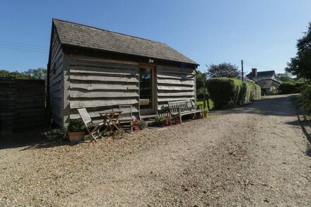 THE LITTLE GRANARY, pet friendly in Fordingbridge