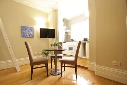 G6s - Bright Pimlico Apartment Near the Parliament