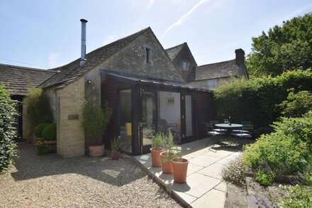 Maplewood Barn sits on a quiet lane in the picturesque village of Bisley. Steeped in history this be