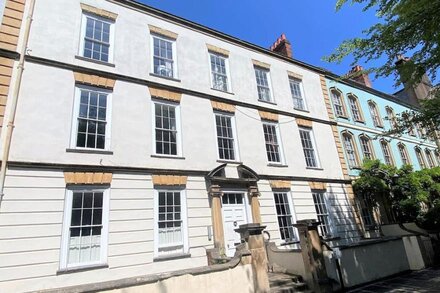 Elegant Georgian apartment near Clifton Village