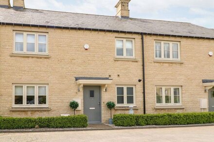 EAST VIEW, family friendly, with a garden in Stow-On-The-Wold