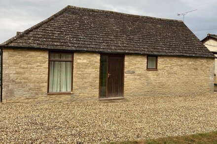 Tupenny Cottage, Old Mill Farm, Cotswold Water Park