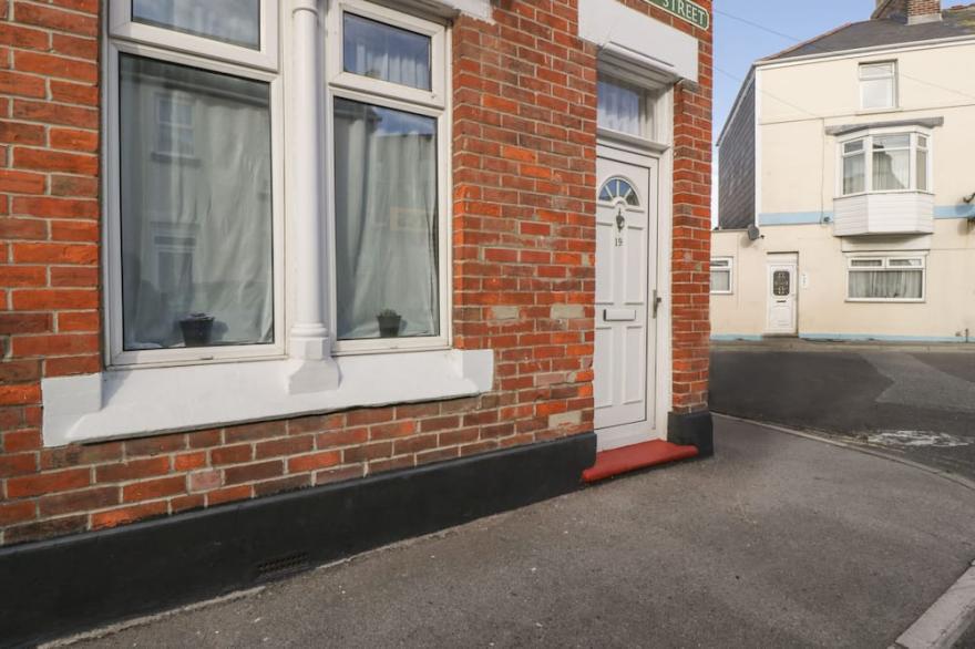 19 DERBY STREET, pet friendly, character holiday cottage in Weymouth