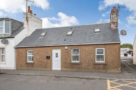 4 bedroom accommodation in Girvan