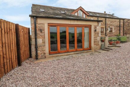 ROSE HIPS BARN, pet friendly, with a garden in Wheelton