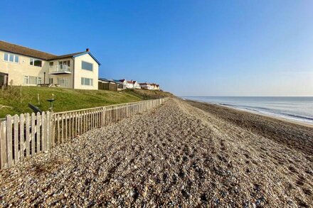 3 TINKERS END, pet friendly in Thorpeness