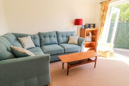 FORGE PLACE, family friendly, country holiday cottage in Bovey Tracey