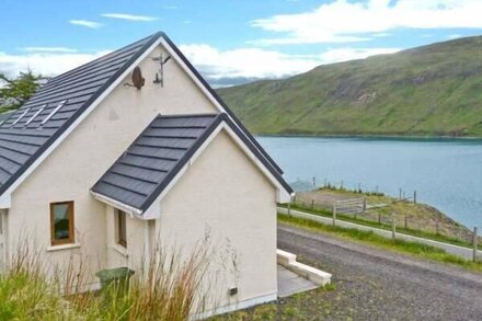 TIGH NA CREAG, family friendly, country holiday cottage in Portree