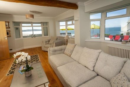 Coastal Retreat - Five Bedroom House, Sleeps 10