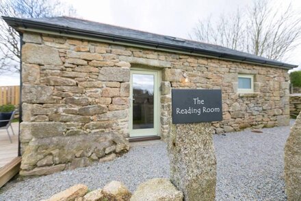 THE READING ROOM, country holiday cottage in Constantine