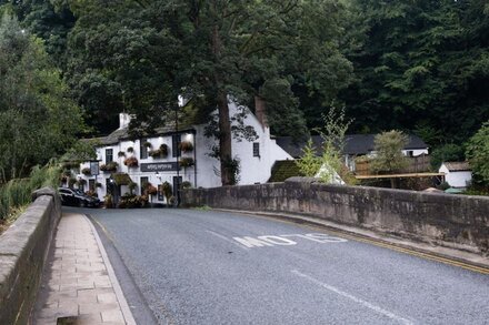 Luxury Bijou Residence on Waterside in Historic Knaresborough