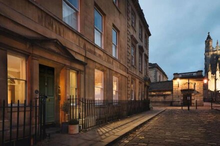 NEW! Bridgerton Quarters in the Heart of Bath