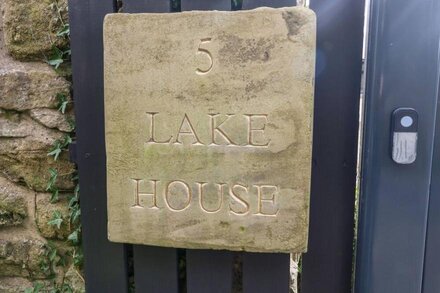 5 LAKE HOUSE, pet friendly, with open fire in Bentham, Yorkshire