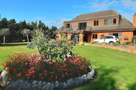 Bright, airy first floor apartment with balcony in rural location