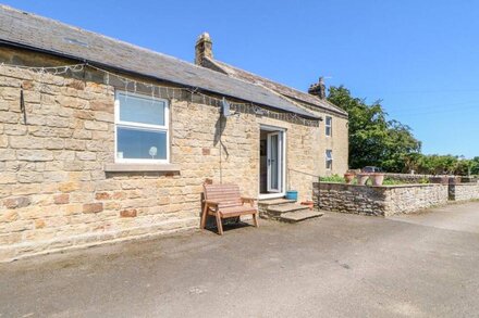 PARK HOUSE COTTAGE, pet friendly, with a garden in Barnard Castle