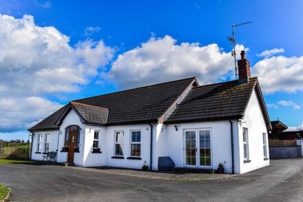 The Heights & Hollows Farmhouse (Sleeps 14) Saul, Downpatrick