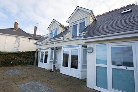 Beautiful 3 bedroom cottage on Woolacombe seafront with fantastic views!