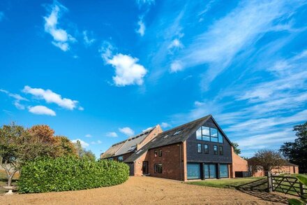 Amazing Barn with Snooker Room, Gym and Bar