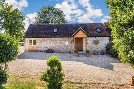 OLD FARM STABLES, pet friendly, with open fire in Sparkford