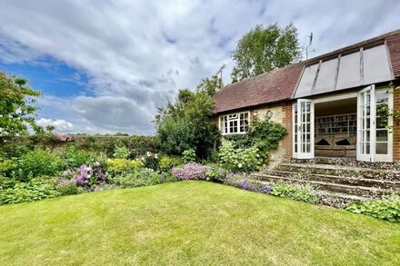 Library Cottage by Inspire Stays dot com - a cottage that sleeps 2 guests  in 1 bedroom