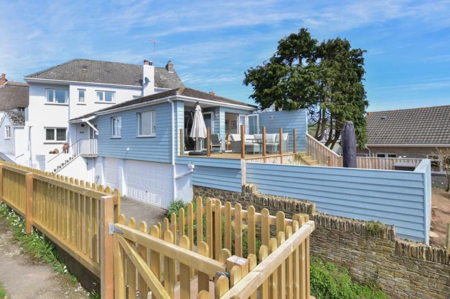 Riverside House - Three Bedroom House, Sleeps 6