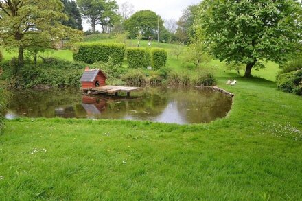 Cherry Cottage - Four Bedroom House, Sleeps 8