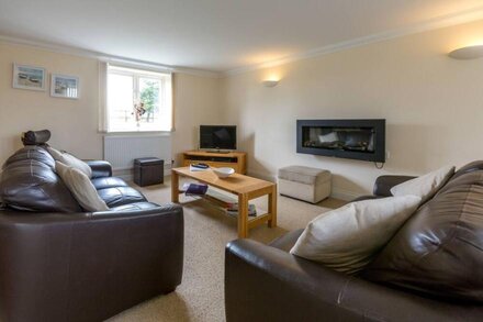 Meadow View - sleeps 8 guests  in 3 bedrooms