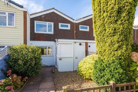 164 CUMBER CLOSE, pet friendly, with a garden in Malborough