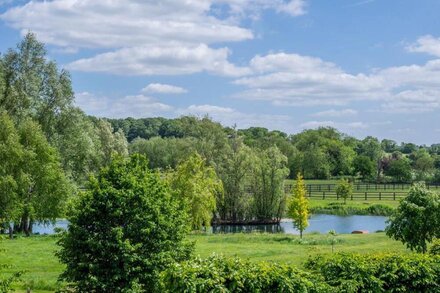 Delightful conversion in a country stud with a swimming pool - Stable Cottage